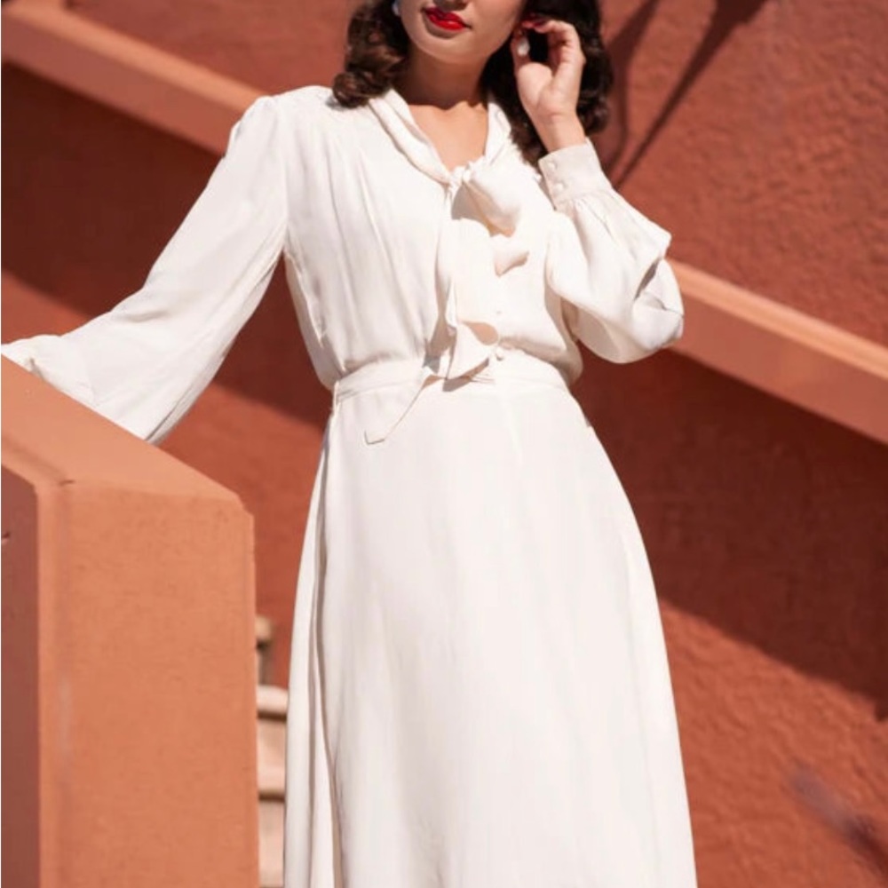 Vintage-style 1940’s Seamstress of Bloomsbury EVA Tie Bow Long Sleeve Blouse - Picture 2 of 8